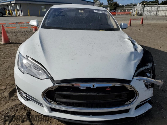 2013 Tesla Model S z VIN 5YJSA1CN1DFP11636, wystawiony jako Copart lot #78333554 z przebiegiem 101 625 mil mil oraz Szkoda całkowita • Salvage title. Historia ofert i sprzedaży dostępna na DreamBid. Obrazek 5.