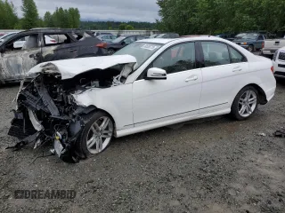 2013 Mercedes-Benz C 300 Sport z VIN WDDGF8AB3DR257916, wystawiony jako Copart lot #58555775 z przebiegiem Nie podano mil oraz Szkoda całkowita • Salvage title. Historia ofert i sprzedaży dostępna na DreamBid. Obrazek 1.