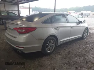 2016 Hyundai Sonata SE with VIN 5NPE24AF5GH357844, listed as a IAAI auction lot 42217108 with 138,227 mi miles and . Bid and sale history available at carsss.com. Image 4.