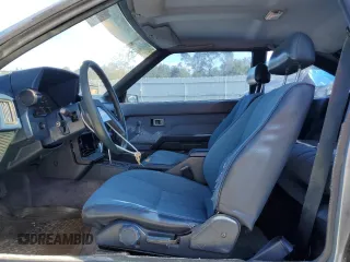 1983 Toyota Celica z VIN JT2RA64L7D6174381, wystawiony jako Copart lot #75986554 z przebiegiem 312 583 mil mil oraz Szkoda całkowita • Salvage title. Historia ofert i sprzedaży dostępna na DreamBid. Obrazek 7.