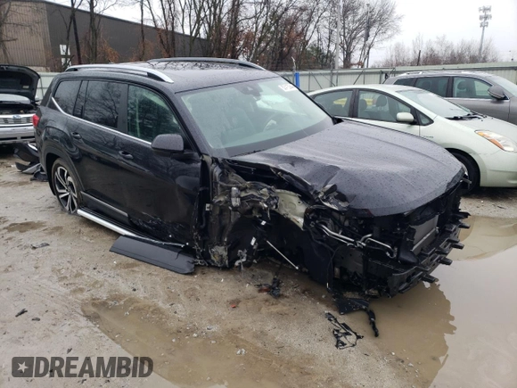 2022 Volkswagen Atlas SEL with VIN 1V2BR2CA6NC534834, listed as a Copart auction lot 82413944 with 40,338 mi miles and Salvage title. Bid and sale history available at DreamBid. Image 4.