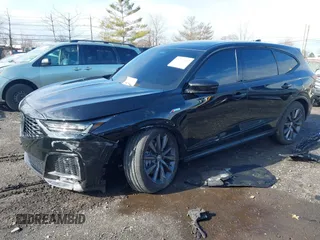 2025 Acura MDX w/A-Spec Package z VIN 5J8YE1H07SL000336, wystawiony jako IAAI lot #41725542 z przebiegiem 6 013 mil mil oraz . Historia ofert i sprzedaży dostępna na DreamBid. Obrazek 2.