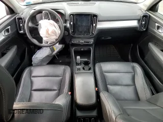 2021 Volvo XC40 Momentum with VIN YV4162UK0M2408578, listed as a Copart auction lot 81620584 with 35,560 mi miles and Salvage Title. Bid and sale history available at carsss.com. Image 8.