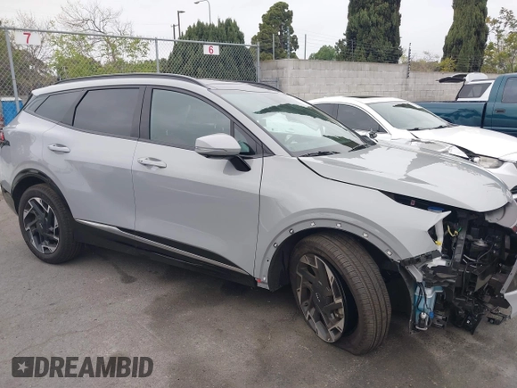 2025 Kia Sportage SX-Prestige z VIN 5XYK53DF4SG253958, wystawiony jako IAAI lot #41839577 z przebiegiem 8 205 mil mil oraz . Historia ofert i sprzedaży dostępna na DreamBid. Obrazek 14.