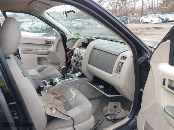 2008 Ford Escape Hybrid with VIN 1FMCU59H08KA59214, listed as a IAAI auction lot 41628625 with 999,999 mi miles. Bid and sale history available at carsss.com. Image 5.