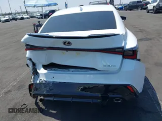 2024 Lexus IS 350 F Sport z VIN JTHGZ1B28R5076461, wystawiony jako IAAI lot #42116778 z przebiegiem 14 090 mil mil oraz . Historia ofert i sprzedaży dostępna na DreamBid. Obrazek 16.
