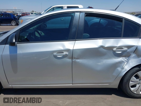 2014 Chevrolet Cruze LS z VIN 1G1PA5SH6E7468916, wystawiony jako IAAI lot #42282737 z przebiegiem 120 129 mil mil oraz . Historia ofert i sprzedaży dostępna na DreamBid. Obrazek 14.