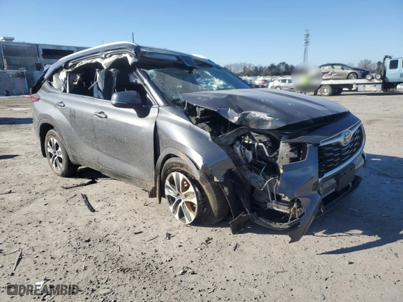 2023 Toyota Highlander L with VIN 5TDKDRBH9PS096125, listed as a Copart auction lot 42003215 with 39,440 mi miles and Salvage Title. Bid and sale history available at carsss.com. Image 4.