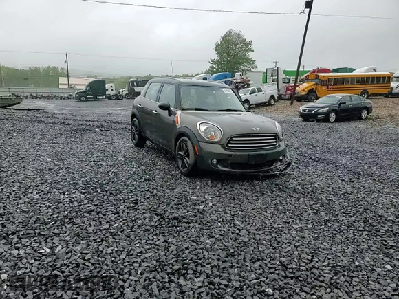 2014 MINI Countryman with VIN WMWZB3C59EWR42124, listed as a Copart auction lot 57830395 with 125,000 mi miles and Salvage title. Bid and sale history available at DreamBid. Image 15.