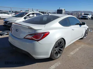 2013 Hyundai Genesis Coupe R-Spec z VIN KMHHU6KJ2DU101504, wystawiony jako IAAI lot #41469836 z przebiegiem 98 779 mil mil oraz . Historia ofert i sprzedaży dostępna na DreamBid. Obrazek 4.