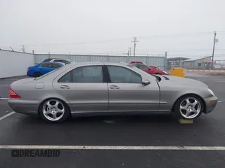 2004 Mercedes-Benz S-Class 5.0L with VIN WDBNG84J24A404189, listed as a IAAI auction lot 41337556 with 142,962 mi miles. Bid and sale history available at carsss.com. Image 14.