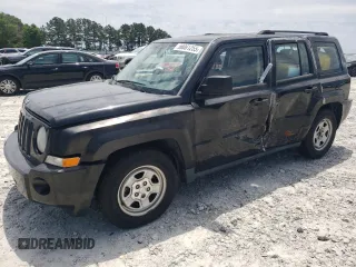 2008 Jeep Patriot Sport with VIN 1J8FT28W88D622915, listed as a Copart auction lot 58081255 with 155,897 mi miles and Salvage title. Bid and sale history available at DreamBid. Image 1.