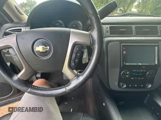 2014 Chevrolet Silverado 3500HD LTZ z VIN 1GC4K1C89EF132357, wystawiony jako Copart lot #59632865 z przebiegiem 218 735 mil mil oraz Czysty tytuł • Clean title. Historia ofert i sprzedaży dostępna na DreamBid. Obrazek 9.