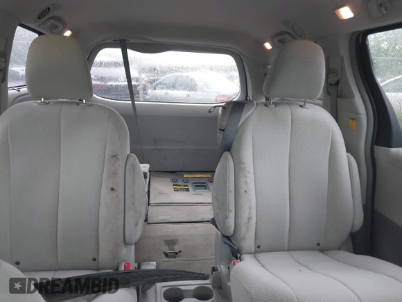 2012 Toyota Sienna LE AAS with VIN 5TDKK3DC8CS227401, listed as a IAAI auction lot 39425988 with 165,982 mi miles. Bid and sale history available at carsss.com. Image 8.