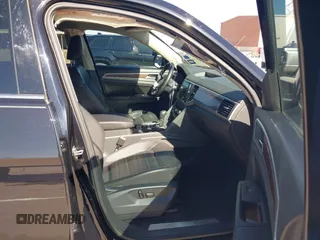 2018 Volkswagen Atlas SEL Premium with VIN 1V2NR2CA3JC542820, listed as a IAAI auction lot 41771245 with 68,462 mi miles and . Bid and sale history available at DreamBid. Image 5.