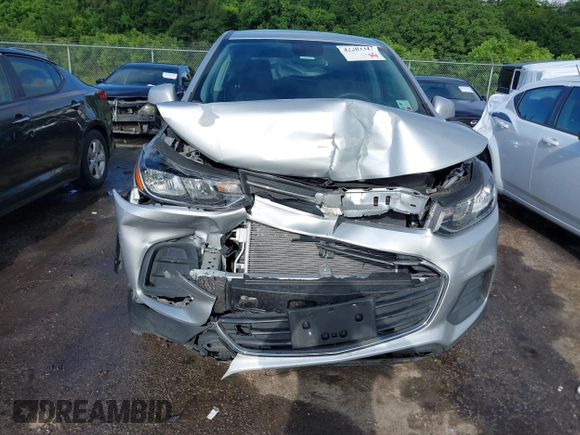 2021 Chevrolet Trax LS z VIN KL7CJKSB2MB316589, wystawiony jako IAAI lot #42203347 z przebiegiem 77 105 mil mil oraz . Historia ofert i sprzedaży dostępna na DreamBid. Obrazek 6.