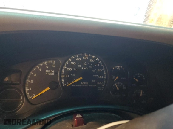 2000 GMC Yukon SLT with VIN 1GKEC13T9YJ159294, listed as a Copart auction lot 82626544 with 0 mi miles and Salvage Title. Bid and sale history available at carsss.com. Image 9.