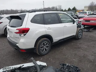 2024 Subaru Forester Premium with VIN JF2SKACC0RH507057, listed as a IAAI auction lot 41062991 with 9,597 mi miles. Bid and sale history available at carsss.com. Image 4.