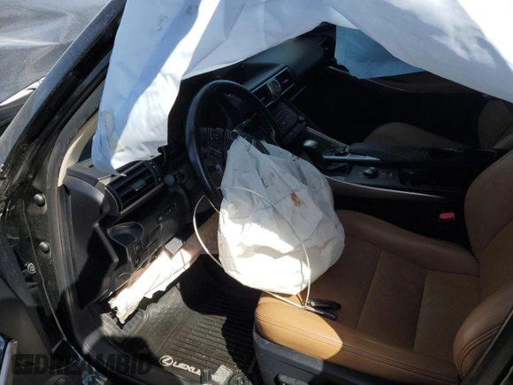 2017 Lexus IS 300 z VIN JTHCM1D2XH5020661, wystawiony jako Copart lot #43390995 z przebiegiem 16 995 mil mil oraz Szkoda całkowita • Salvage title. Historia ofert i sprzedaży dostępna na DreamBid. Obrazek 7.
