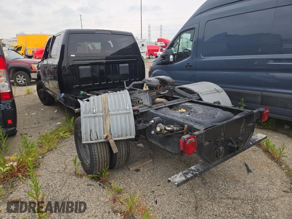 2022 Ram 3500 Tradesman z VIN 3C7WRTCL9NG341605, wystawiony jako Copart lot #64214294 z przebiegiem 84 818 mil mil oraz Nie do naprawy • Non repairable. Historia ofert i sprzedaży dostępna na DreamBid. Obrazek 2.