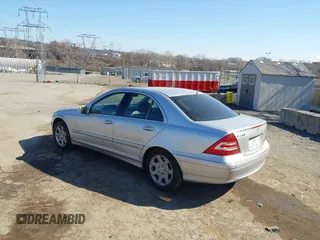 2005 Mercedes-Benz C 240 с VIN WDBRF81J65F662003, выставлен на аукционе IAAI как лот 41678426 с пробегом 109 632 миль миль и . История ставок и продаж доступна на DreamBid. Изображение 3.