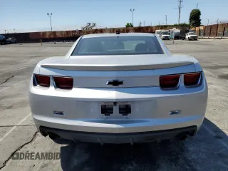2013 Chevrolet Camaro LS z VIN 2G1FA1E36D9160856, wystawiony jako Copart lot #58444415 z przebiegiem 152 328 mil mil oraz Czysty tytuł • Clean title. Historia ofert i sprzedaży dostępna na DreamBid. Obrazek 6.