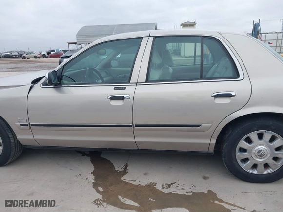 2007 Mercury Grand Marquis LS with VIN 2MEHM75V87X612932, listed as a IAAI auction lot 41697881 with 189,400 mi miles. Bid and sale history available at carsss.com. Image 14.