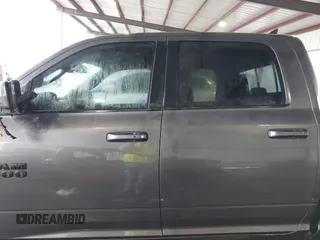 2017 Ram 1500 Rebel z VIN 1C6RR7YT0HS593919, wystawiony jako IAAI lot #41450337 z przebiegiem 164 024 mil mil oraz . Historia ofert i sprzedaży dostępna na DreamBid. Obrazek 14.