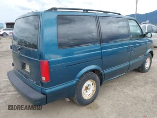 2000 Chevrolet Astro z VIN 1GNEL19W4YB140019, wystawiony jako IAAI lot #42234299 z przebiegiem 226 100 mil mil oraz . Historia ofert i sprzedaży dostępna na DreamBid. Obrazek 4.