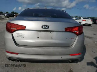 2011 Kia Optima EX z VIN KNAGN4A7XB5082566, wystawiony jako Copart lot #59417995 z przebiegiem Nie podano mil oraz Czysty tytuł • Clean title. Historia ofert i sprzedaży dostępna na DreamBid. Obrazek 6.