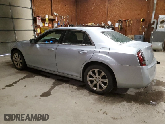 2013 Chrysler 300 S z VIN 2C3CCAGG8DH599569, wystawiony jako Copart lot #43560255 z przebiegiem 135 966 mil mil oraz Czysty tytuł • Clean title. Historia ofert i sprzedaży dostępna na DreamBid. Obrazek 2.