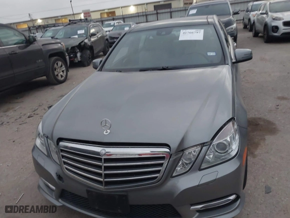 2013 Mercedes-Benz E-Class E 350 Luxury with VIN WDDHF8JB2DA722799, listed as a IAAI auction lot 41766797 with 87,646 mi miles. Bid and sale history available at carsss.com. Image 12.