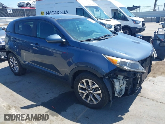 2016 Kia Sportage LX with VIN KNDPB3AC3G7838754, listed as a IAAI auction lot 42004172 with 184,857 mi miles. Bid and sale history available at carsss.com. Image 1.