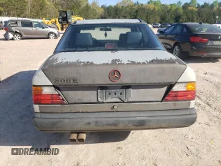 1988 Mercedes-Benz 300 with VIN WDBEA30D3JA683278, listed as a Copart auction lot 51253825 with 135,890 mi miles and Clean Title. Bid and sale history available at carsss.com. Image 6.