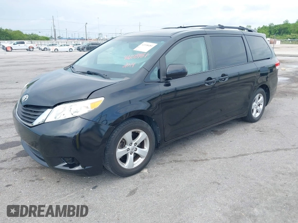 2014 Toyota Sienna LE AAS z VIN 5TDKK3DC1ES506563, wystawiony jako IAAI lot #42108481 z przebiegiem 173 831 mil mil oraz . Historia ofert i sprzedaży dostępna na DreamBid. Obrazek 17.