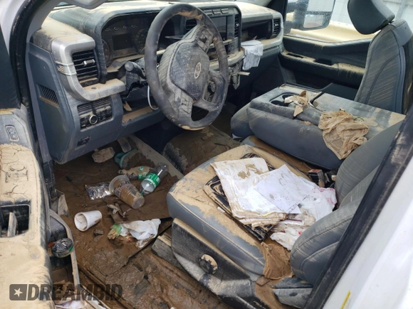 2024 Ford F-250 XL z VIN 1FTBF2AA3RED12078, wystawiony jako Copart lot #76826684 z przebiegiem Nie podano mil oraz Szkoda całkowita • Salvage title. Historia ofert i sprzedaży dostępna na DreamBid. Obrazek 8.