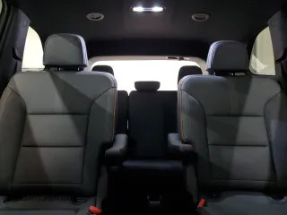 2024 GMC Acadia AWD AT4 z VIN 1GKENPKS1RJ163766, wystawiony jako Copart lot #82437144 z przebiegiem 4320 mil mil oraz Tytuł czysty. Historia ofert i sprzedaży dostępna na DreamBid. Obrazek 10.