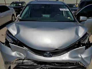 2022 Toyota Sienna XLE with VIN 5TDYRKEC5NS105998, listed as a Copart auction lot 51321465 with 60,232 mi miles and Salvage Title. Bid and sale history available at carsss.com. Image 12.