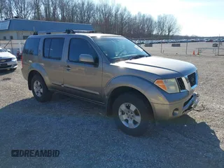 2005 Nissan Pathfinder SE z VIN 5N1AR18W45C763147, wystawiony jako IAAI lot #41477495 z przebiegiem 258 828 mil mil oraz . Historia ofert i sprzedaży dostępna na DreamBid. Obrazek 1.