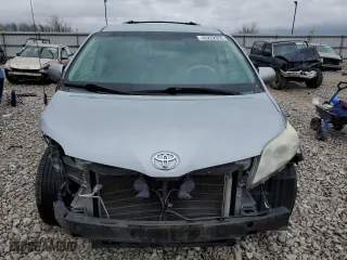 2014 Toyota Sienna LE AAS with VIN 5TDKK3DC2ES433932, listed as a Copart auction lot 43232555 with 232,674 mi miles and Salvage Title. Bid and sale history available at carsss.com. Image 5.