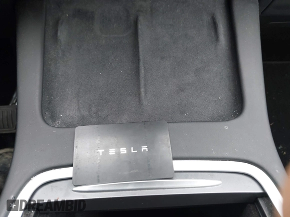 2024 Tesla Model Y Long Range z VIN 7SAYGDEEXRA226636, wystawiony jako IAAI lot #41622144 z przebiegiem 8 908 mil mil oraz . Historia ofert i sprzedaży dostępna na DreamBid. Obrazek 11.