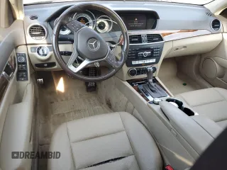 2013 Mercedes-Benz C 300 Sport z VIN WDDGF8AB5DR260851, wystawiony jako Copart lot #59102235 z przebiegiem 120 678 mil mil oraz Szkoda całkowita • Salvage title. Historia ofert i sprzedaży dostępna na DreamBid. Obrazek 8.