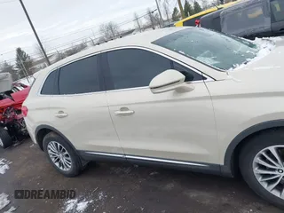 2016 Lincoln MKX Select z VIN 2LMTJ8KR0GBL38074, wystawiony jako IAAI lot #41635344 z przebiegiem 96 239 mil mil oraz . Historia ofert i sprzedaży dostępna na DreamBid. Obrazek 13.