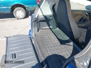 2009 Smart fortwo Pure with VIN WMEEJ31X19K243304, listed as a IAAI auction lot 42860139 with 119,617 mi miles and . Bid and sale history available at DreamBid. Image 8.