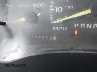 2000 Chevrolet Silverado 2500 z VIN 1GCGK29R4YF475472, wystawiony jako IAAI lot #42082060 z przebiegiem 192 899 mil mil oraz . Historia ofert i sprzedaży dostępna na DreamBid. Obrazek 7.