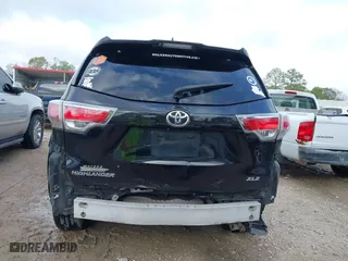 2014 Toyota Highlander XLE with VIN 5TDKKRFH9ES021924, listed as a IAAI auction lot 41826858 with 302,407 mi miles. Bid and sale history available at carsss.com. Image 17.