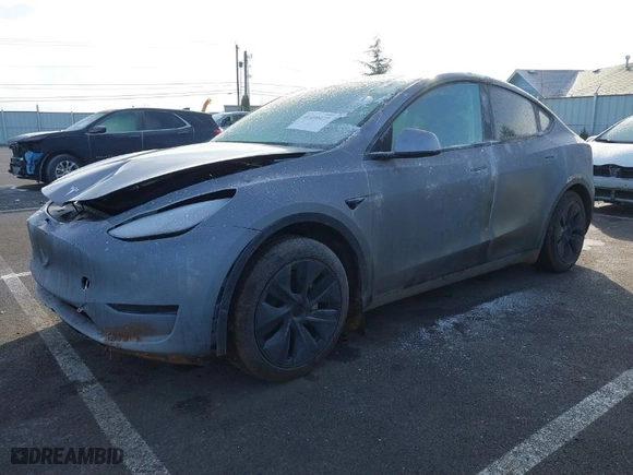 2024 Tesla Model Y Long Range with VIN 7SAYGDEE7RF169301, listed as a IAAI auction lot 41480427 with 10,412 mi miles. Bid and sale history available at carsss.com. Image 2.