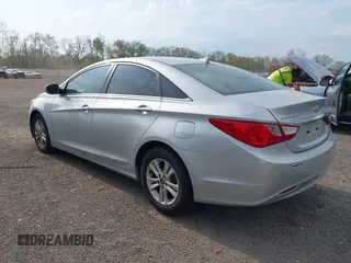 2013 Hyundai Sonata GLS with VIN 5NPEB4AC6DH539103, listed as a IAAI auction lot 42124467 with 182,907 mi miles and . Bid and sale history available at carsss.com. Image 3.