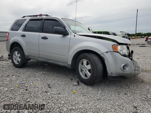 2009 Ford Escape XLS z VIN 1FMCU92789KB10338, wystawiony jako Copart lot #57452495 z przebiegiem 285 171 mil mil oraz Szkoda całkowita • Salvage title. Historia ofert i sprzedaży dostępna na DreamBid. Obrazek 4.
