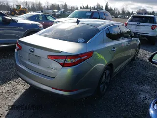 2013 Kia Optima EX z VIN KNAGM4AD4D5042639, wystawiony jako IAAI lot #41808282 z przebiegiem 107 763 mil mil oraz . Historia ofert i sprzedaży dostępna na DreamBid. Obrazek 4.